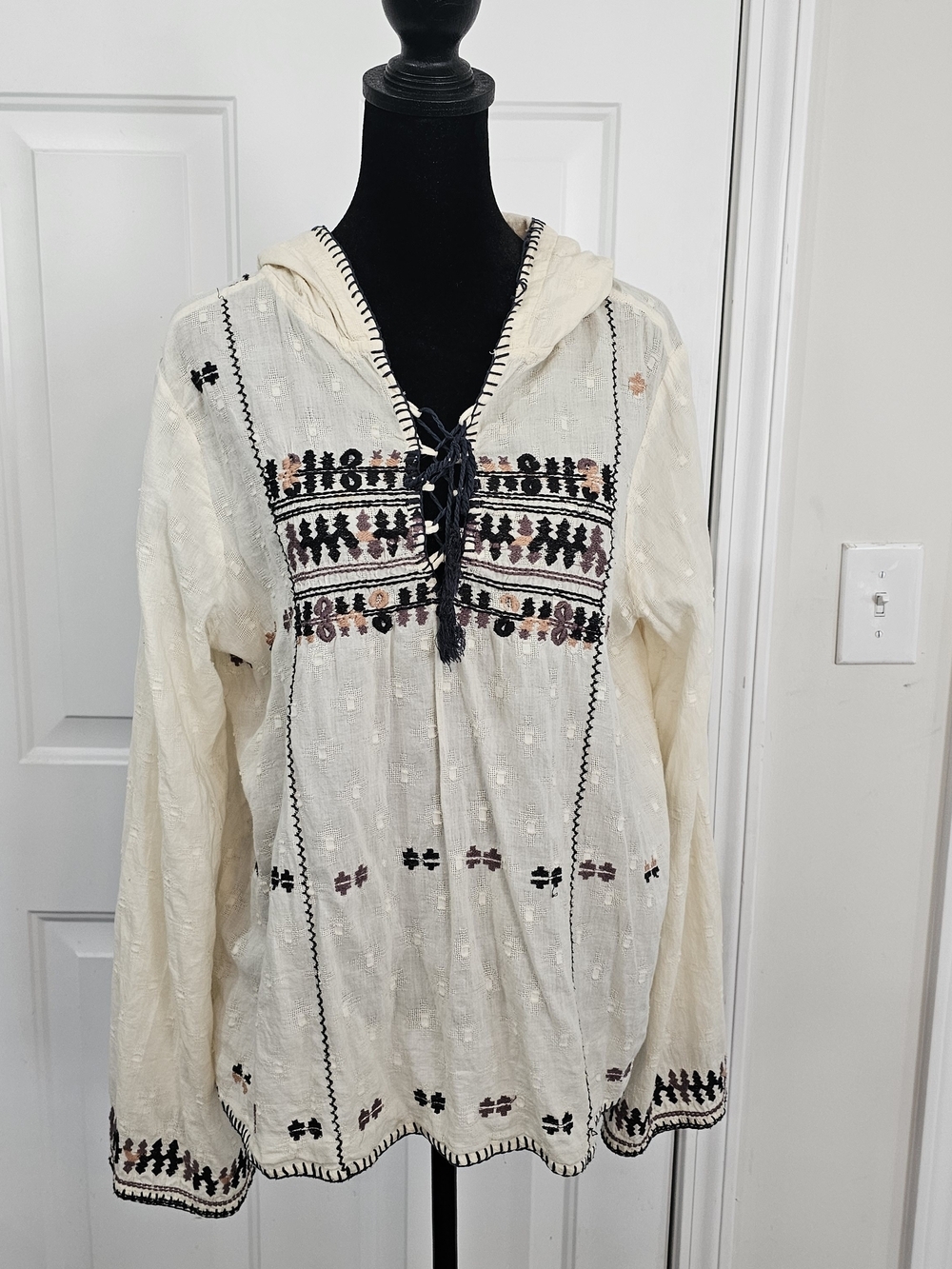 Free People Playa De Ray Cream Embroidered Hooded Pullover with Navy Tassel{Bx26